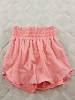Nike Biker Shorts Womens Medium Dri Fit Pink Gym Yoga Casual
